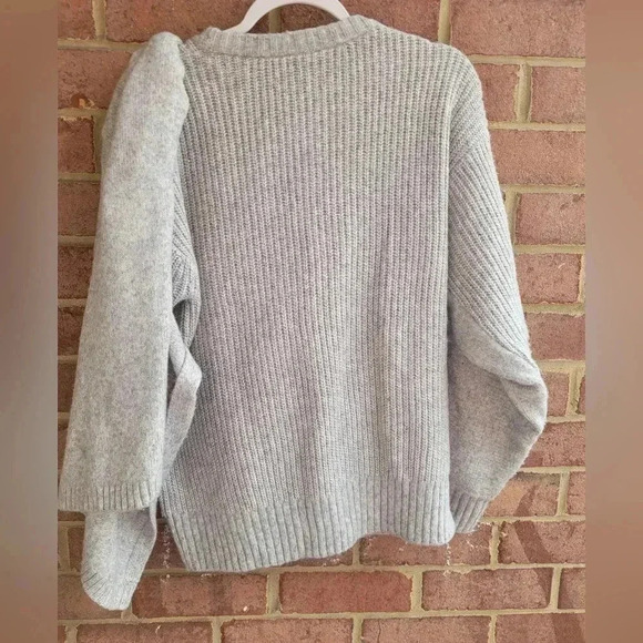 CAbi Nip Sweater With a long shawl extending from hand to shoulder 69×28 - Picture 5 of 12